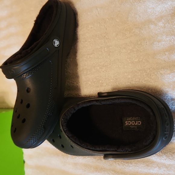 Unisex Crocs- Furlined - Picture 2 of 6